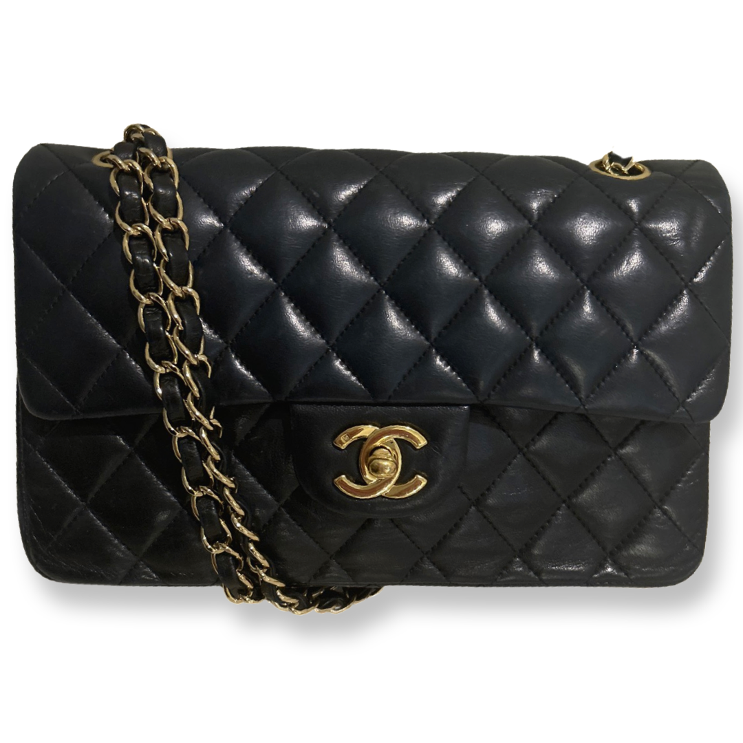 CHANEL navy classic flap